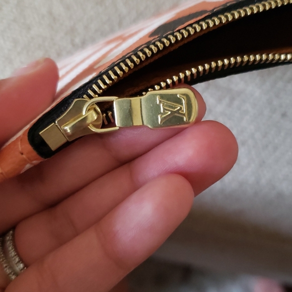 Louis vuitton pouch - Picture 5 of 5